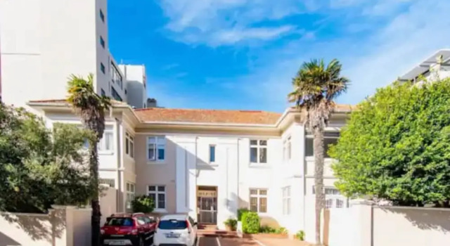 Luxurious Sea Point Apartment
