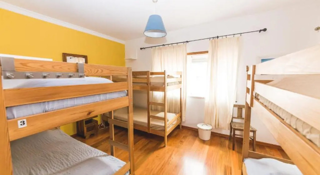 Кровать в общем номере Ericeira Chill Hill Hostel & Private Rooms