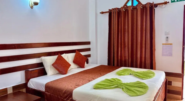Трёхместный номер Deluxe с балконом и с видом на бассейн Drifters hotel