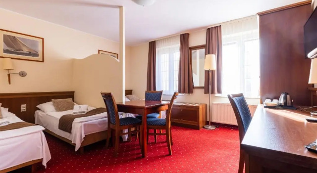 Hotel Diamond w Białym Dworku, Varaa Hotelli  