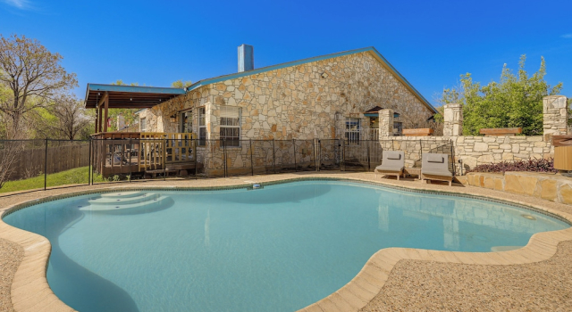 Коттедж San Antonio Retreat w/ Fenced Pool, Near SeaWorld