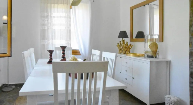 Коттедж The Garden House only a 2 minute walk from the Picturesque Marine of Vourkari.