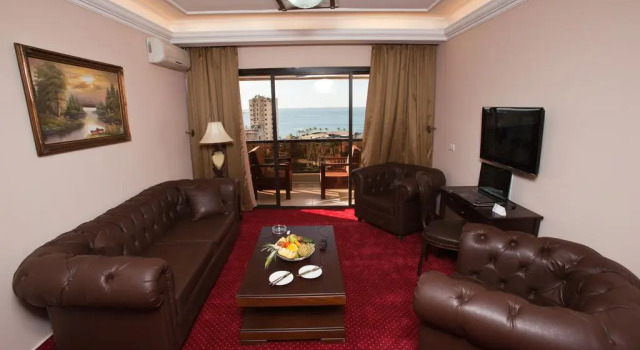 Queens Land Hotel, Book Hotel Hotels in Mount Lebanon with a Pool, Swimming Pool