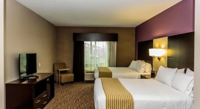 Четырёхместный номер Standard Holiday Inn Express Cheektowaga North East by IHG