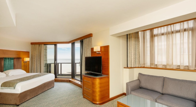 Семейный номер Standard с балконом и с частичным видом на море The View Hotel