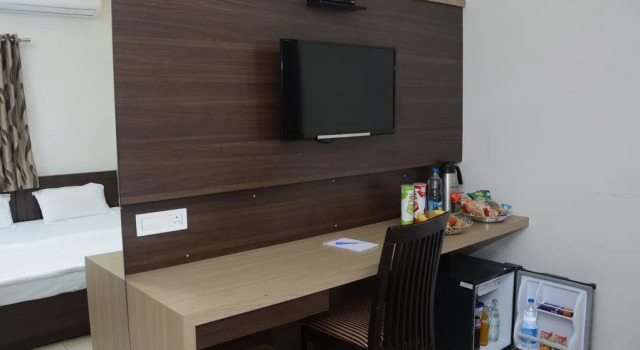 Hotel Kirti, Rezerwuj Hotel Jamnagar 