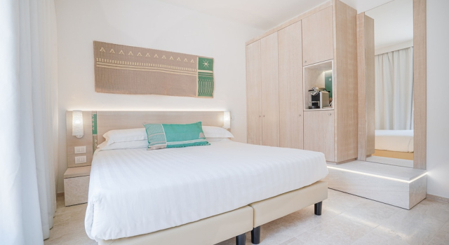 Номер Classic Hotel with swimming pool in Conca Verde just 100 mt from the sea