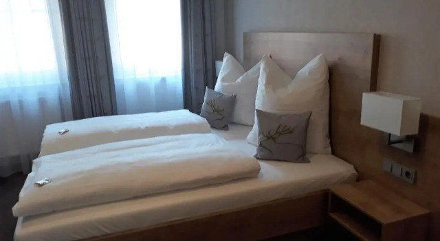 Gästehaus - Kretschmannshof, Rezerwuj Hotel Hotele w Bawaria z parkingiem, Parking