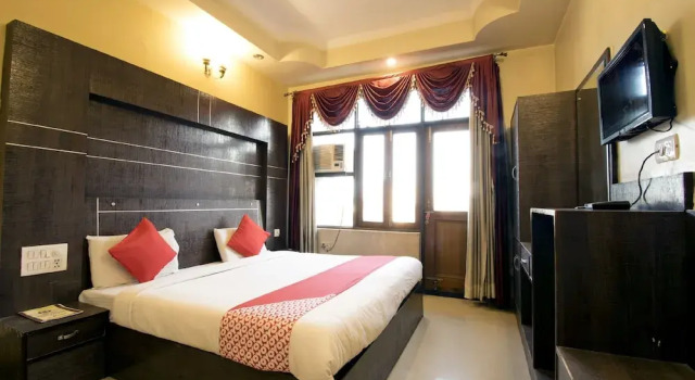 OYO 17109 Hotel Vipul Palace