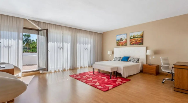Вилла с 4 комнатами Villa Seafront III