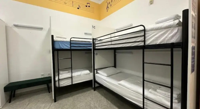 Кровать в общем номере Hostel Opera