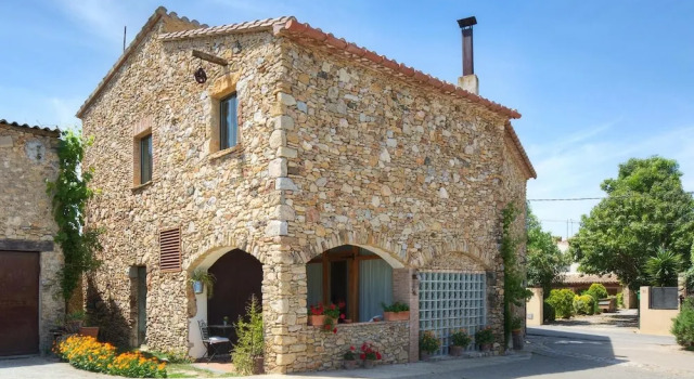 Can Barrull, Book Hotel Sant Feliu de Boada Baix Empordà