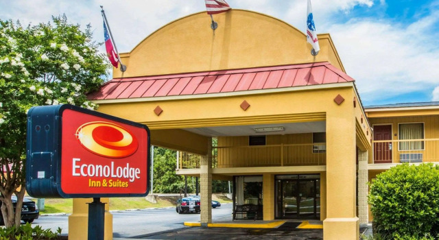 Econo Lodge Inn & Suites Columbus near Fort Benning