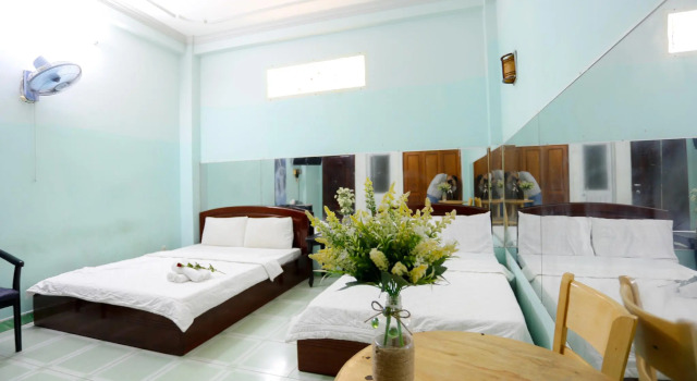 OYO 1140 Hong Luc Hotel, Забронировать Отель Отели Танбинь с парковкой, Парковка
