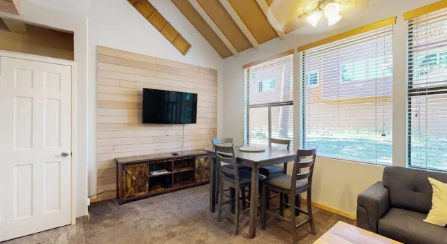 1BR Townhome w/ Spa Access Near Trails, Prenota Resort Hotel resort a Mammoth, Resort