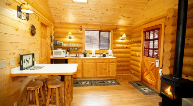 Коттедж Beartooth Hideaway Inn & Cabins