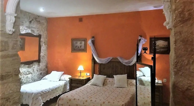 Трёхместный номер Standard Hotel Palacio Guzmanes