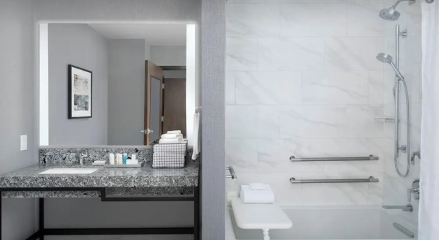 Четырёхместный люкс Embassy Suites By Hilton Knoxville Downtown