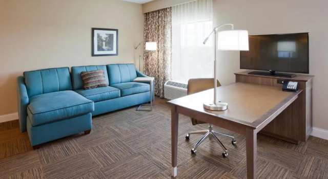 Четырёхместный люкс Hampton Inn Minneapolis-Roseville,MN