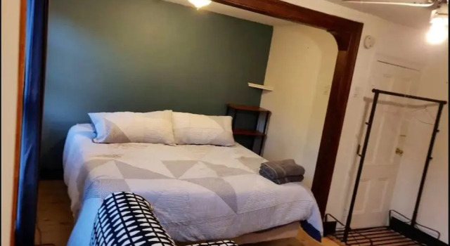 Serene Studio close to NYC. Walk to shops, PATH
