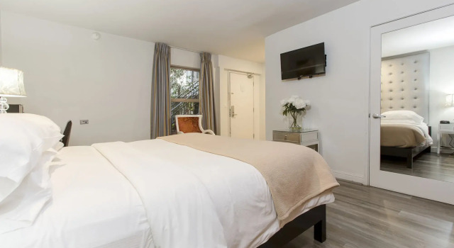 L.A. Sky Boutique Hotel
