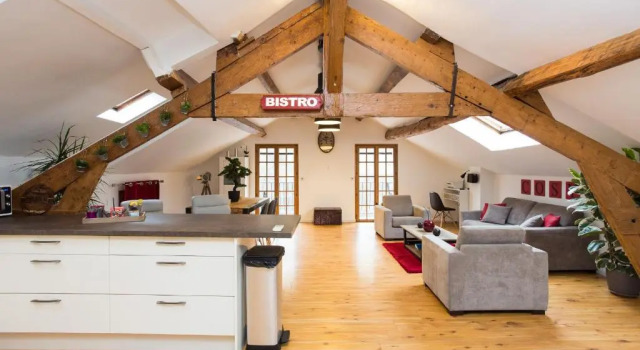 Big loft 107m2, 10min walk to Palais des Festivals