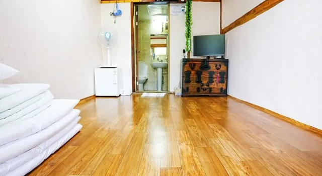 Jeonju Ongoeul Hanok Stay, Забронировать Отель Чонджу Чолла-Пукто, рядом с Конфуцианская школа хянгё в Чонджу