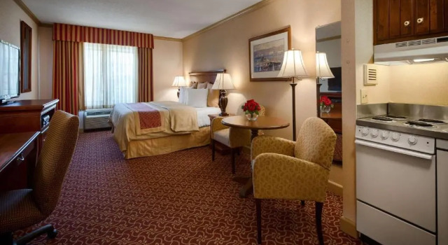 Люкс Best Western PLUS Morristown Inn-Florham Park