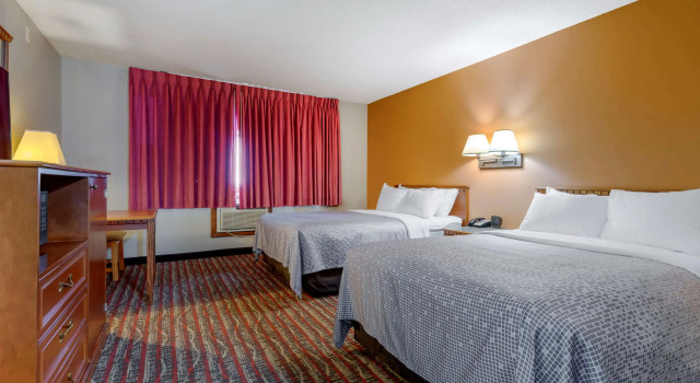 Четырёхместный номер Standard Econo Lodge Lakeview