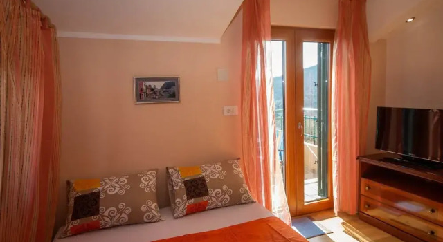 Holiday Home Sunny Hill, Buchen Sie Ferienhaus Cottages in Herceg Novi, Cottage