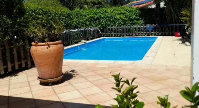 Charmant Studio Avec Piscine ., Varaa Hotelli  