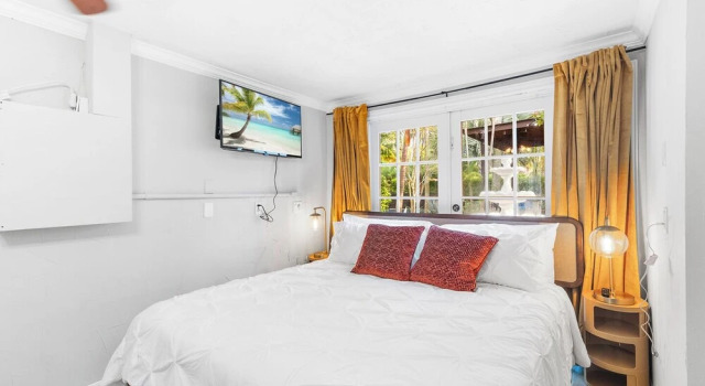 2 Mansions Pool Garden & BBQ Sleeps 22-8 BR, Rezerwuj Dom wakacyjny Hotele w Palm Beach County z basenem, Basen
