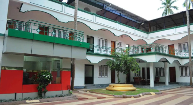 Raja Park Beach Resort, Book Ferieresort Hoteller i Varkala med pool, Swimmingpool