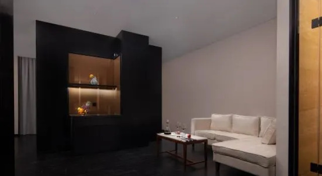 Luxe Suite Rest Wait