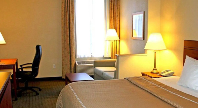 Люкс c 1 комнатой Quality Suites Austin South Street Elmo District
