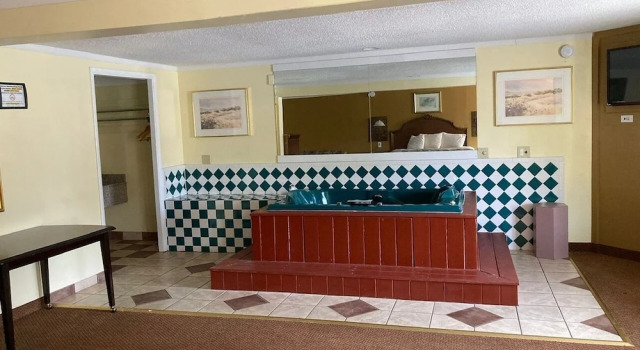 Двухместный люкс Rodeway Inn & Suites Saginaw I-675