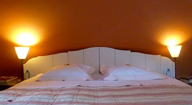 Chambre d'Hôtes Les Augustins (Parking sécurisé), Забронировать Отель Юи 