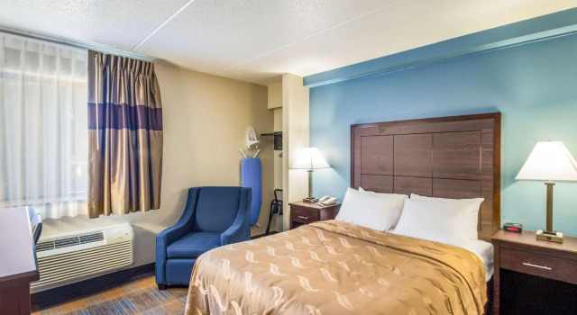 Двухместный номер Standard AmericInn by Wyndham Madison WI