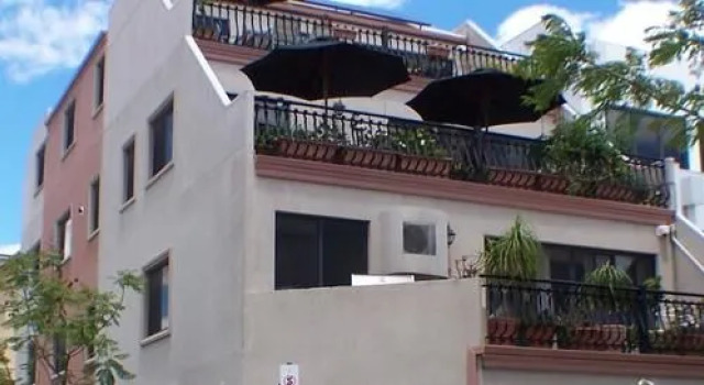 Perths La Casa Rosa B&B