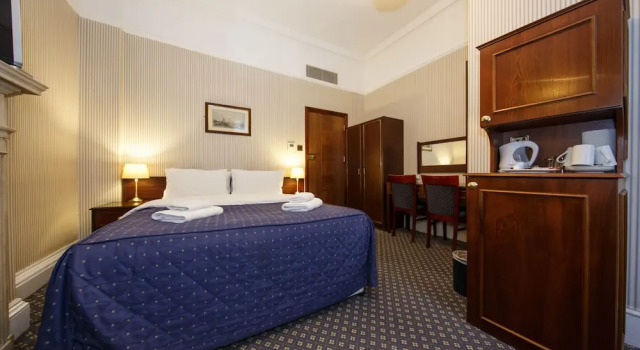 Трёхместный номер Regency House Hotel