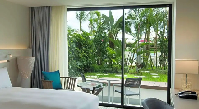 Двухместный номер с балконом и с видом на океан Hilton Okinawa Chatan Resort