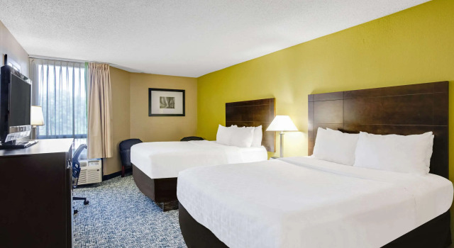 Четырёхместный номер Standard Clarion Inn Asheville Airport