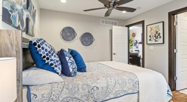 Loto Pointe, Updated Luxury Home w/ Boat & PWC Slip, Boat Ramp, Firepits, Pool Table & More!, Prenota Casa vacanze Hotel a Missouri con parcheggio, Parcheggio