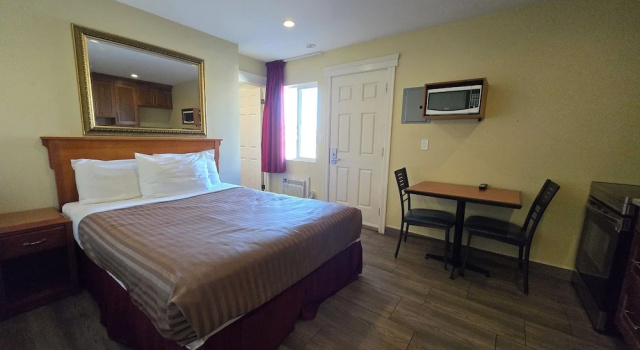 Номер Standard c 1 комнатой Sahara Courtyard Inn & Suites Osoyoos