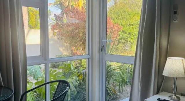 Serene Air-Conditioned Flatlet in Central Wellington