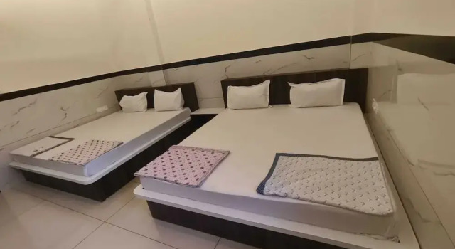 Shree Radhe Radhe Palace, Rezerwuj Hotel Hotele w Sikar z parkingiem, Parking
