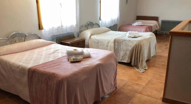 House With 5 Bedrooms in Zaorejas, Book Hotel Hotels in Aragon with Parking, Parking