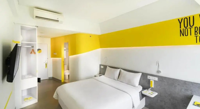 Standard cameră YELLO Hotel Manggarai Jakarta