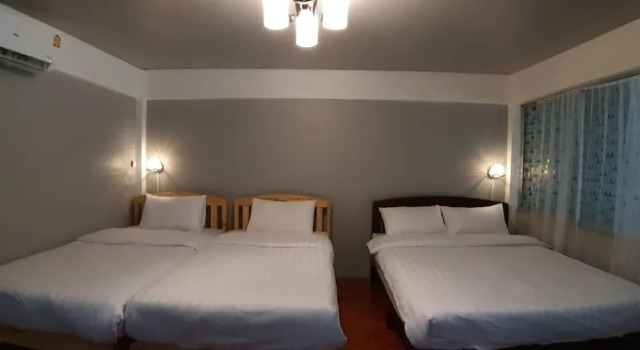 Nuengthong hostel, Забронировать Хостел Отели Чиангмай с парковкой, рядом с Nong Buak Hard Public Park, Парковка