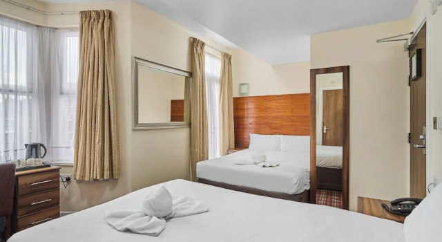 Четырёхместный номер Superior Lucky 8 Hotel